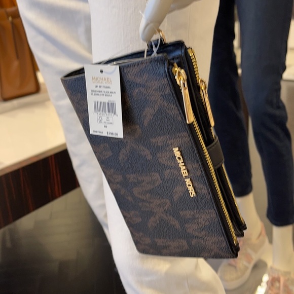 MICHAEL KORS LARGE DOUBLE ZIP WRISTLET WALLET BLK - Picture 7 of 16